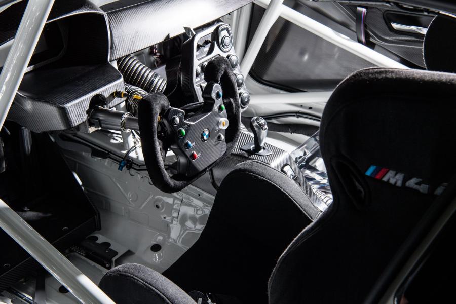 Интерьер BMW M4 GT4 (F82) 2017 года  (NA) (фото 21 из 27)